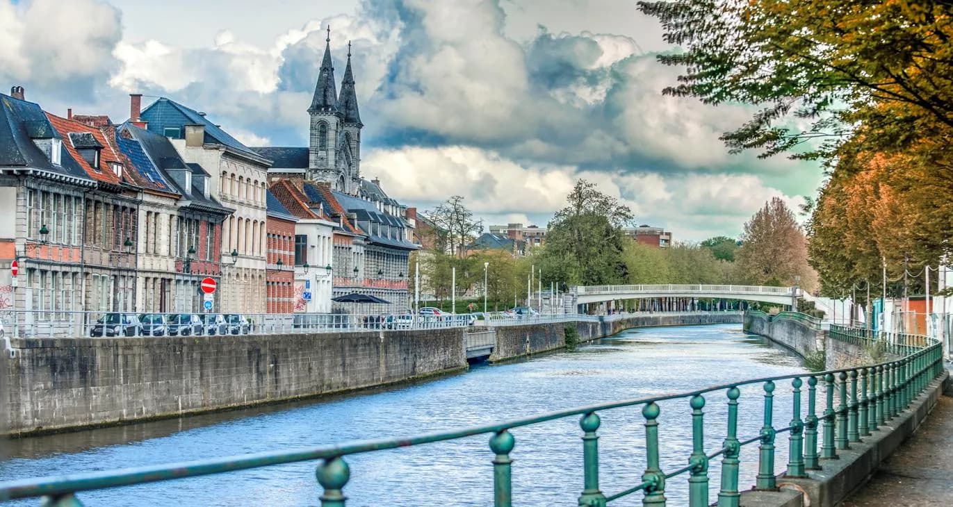 Création de site internet à Ath et Tournai en 2026 : le guide régional