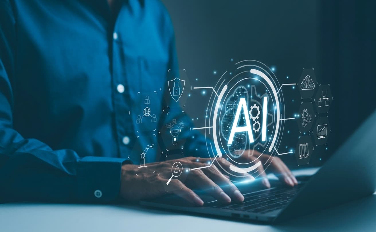 Professionnel utilisant l’intelligence artificielle sur un ordinateur portable