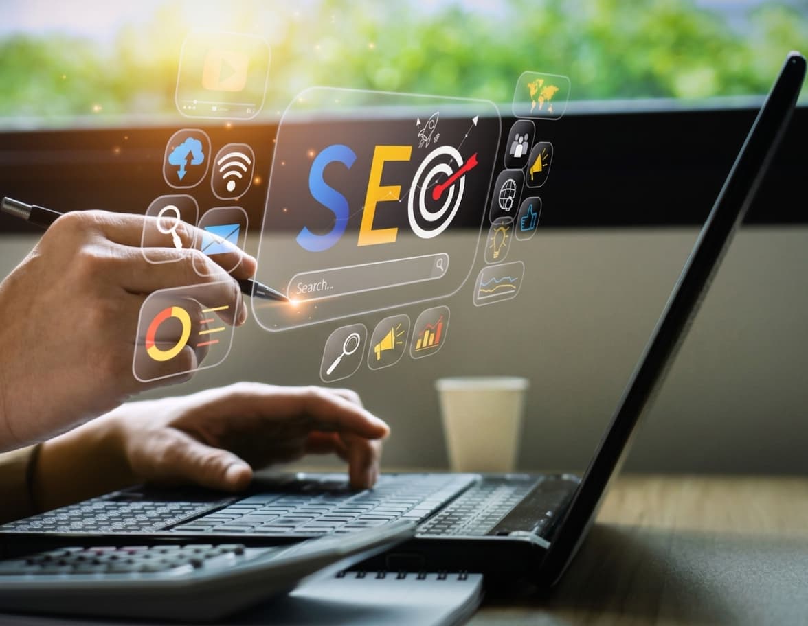 Référencement naturel : recherche SEO sur ordinateur, mots-clés et visibilité dans Google