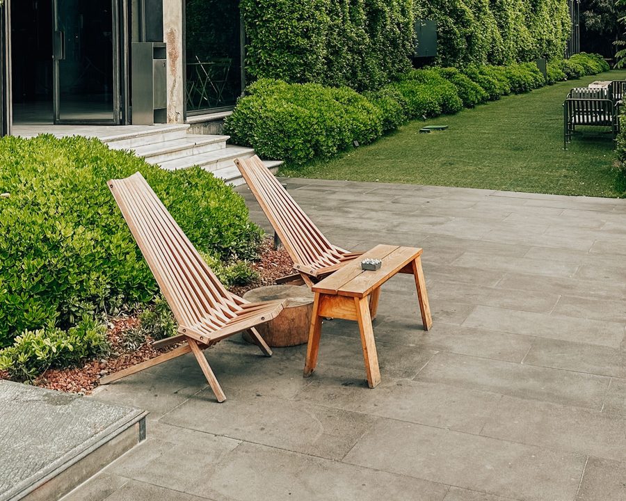 Allée et terrasse en pierre naturelle